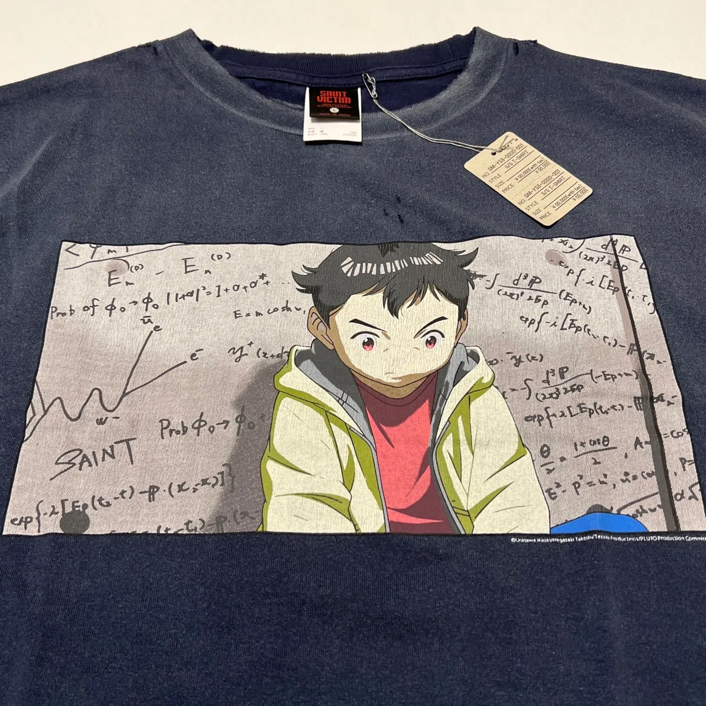 PLUTO x SAINT Mxxxxxx PLUTO SS TEE/Pluto co-branded retro tee Pluto distressed hole short sleeves Washed blue S-XL The washing and destruction process has reached the highest peak in the history of the brand. The real thing is quite good. This tee is derived from Osamu Tezuka's landmark masterpiece. Customized original unanimous co-branded main mark/wash mark. Original consistent cylindrical OE yarn fabric